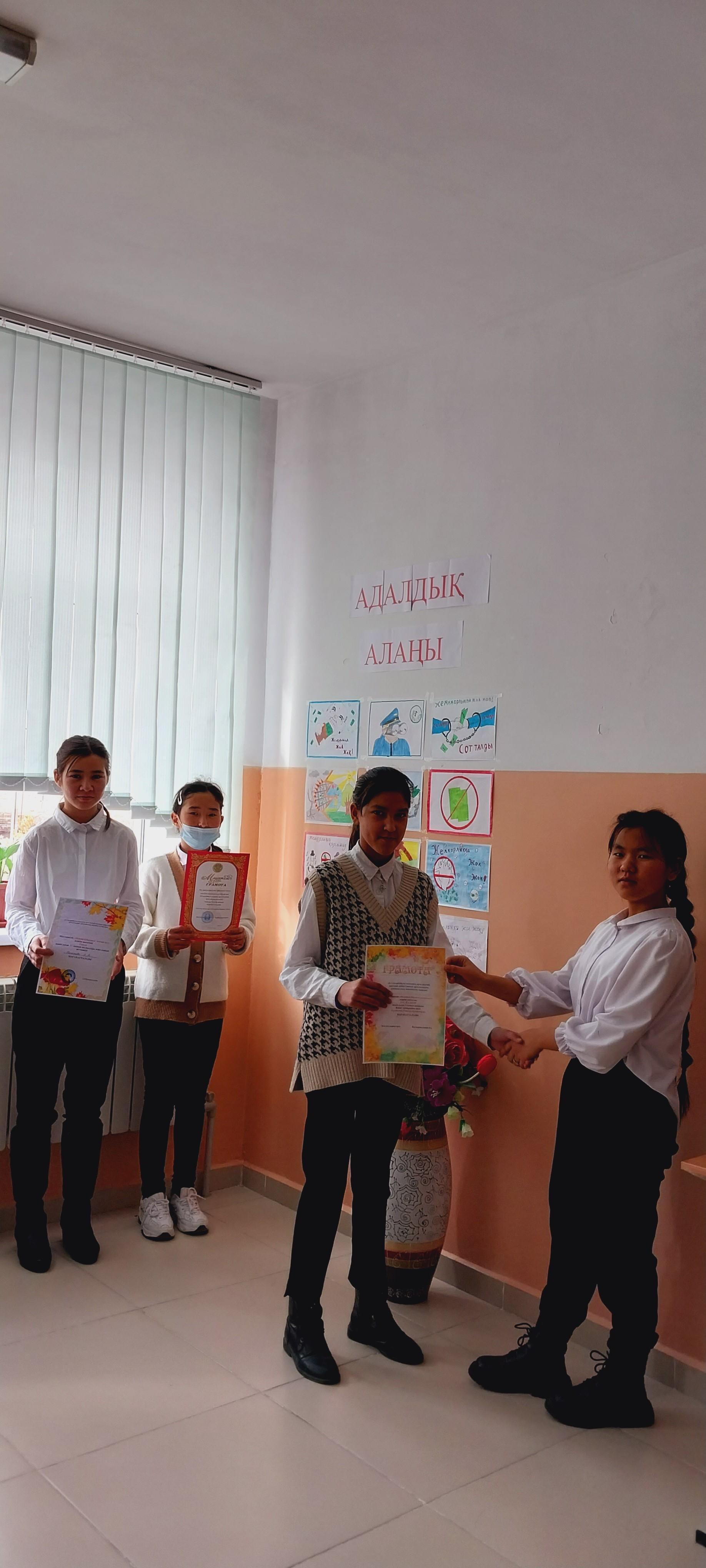 "Адал Ұрпақ" ерікті мектепішілік клубы жоспарына сәйкес «Адал және сатылмайтын еңбек бейнесі» атты  сурет байқауы