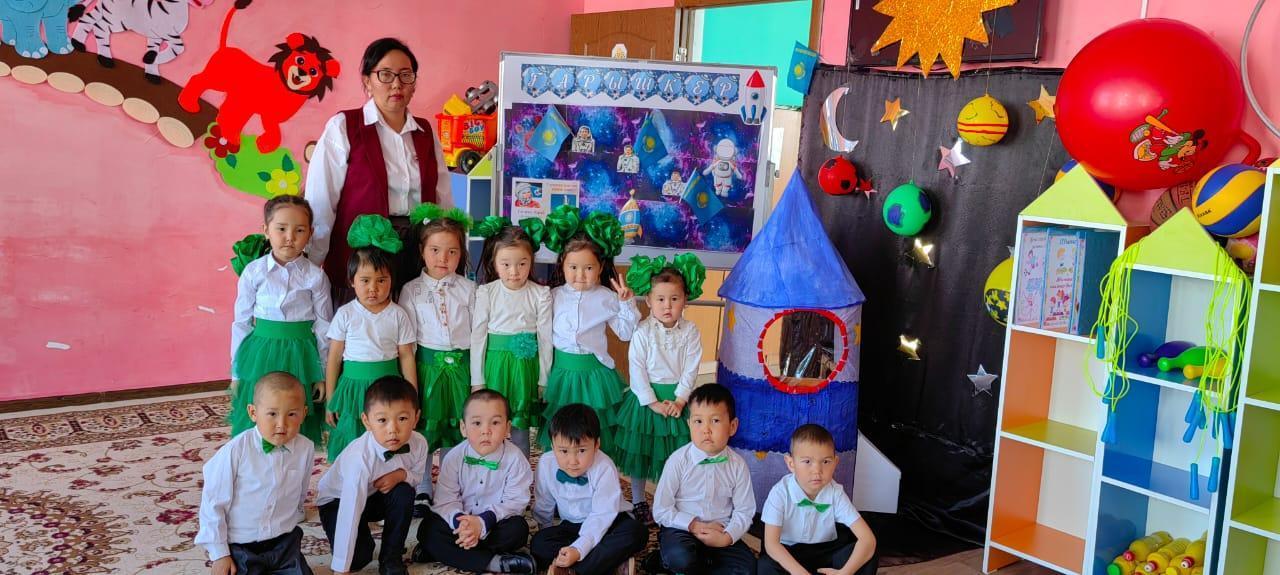 "Тұлпар" бірлестігінің апталық жоспарына сәйкес "Тұлпар"- тобында Бекбаева Г. Е. - "Ғарыш әлемі" тақырыбында  сыныптан тыс шара өткізді