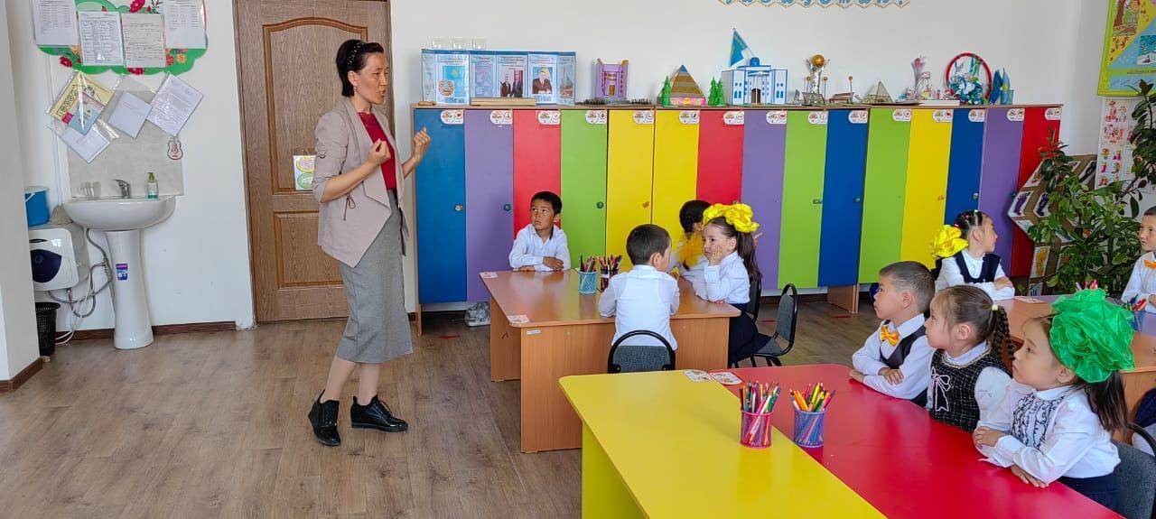 "Тұлпар" бірлестігінің апталық жоспарына сәйкес "Айгөлек"- тобында Малсакбаева Ш.Б.  кірітірілген іс-әрекет сабағын өткізді